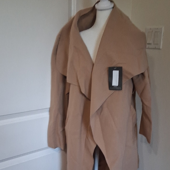 PrettyLittleThing Camel Wrap Jacket - Picture 5 of 7